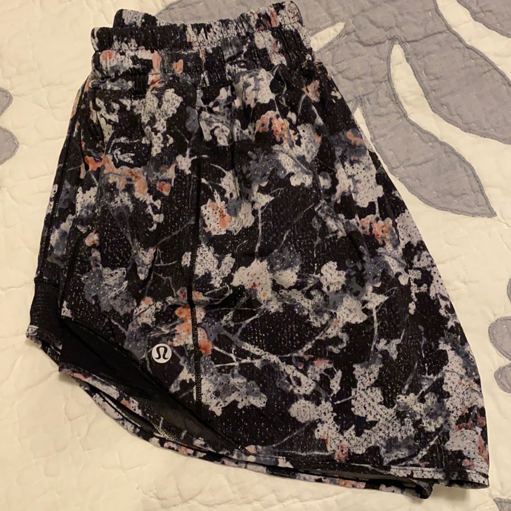 LULULEMON HOTTY HOT SHORTS *LONG!